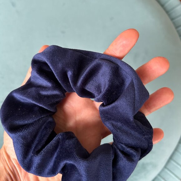 Blue velvet scrunchy by Chelsea Peers - Picture 1 of 3